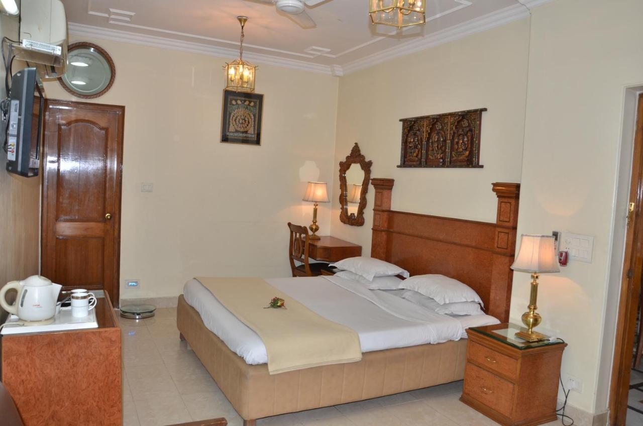 Bajaj Indian Home Stay New Delhi Bagian luar foto