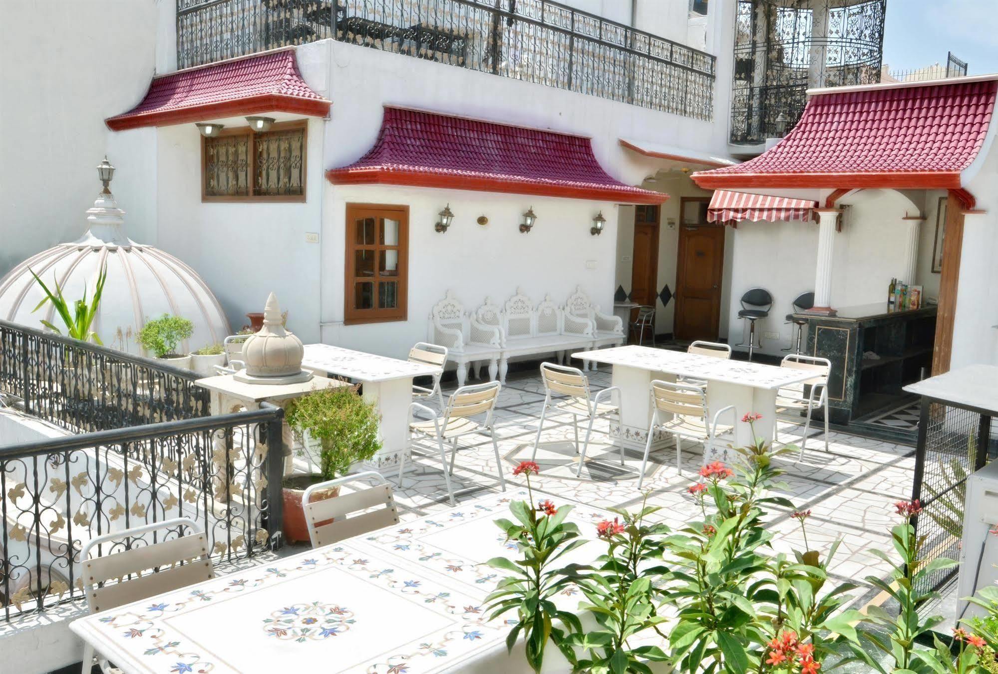 Bajaj Indian Home Stay New Delhi Bagian luar foto