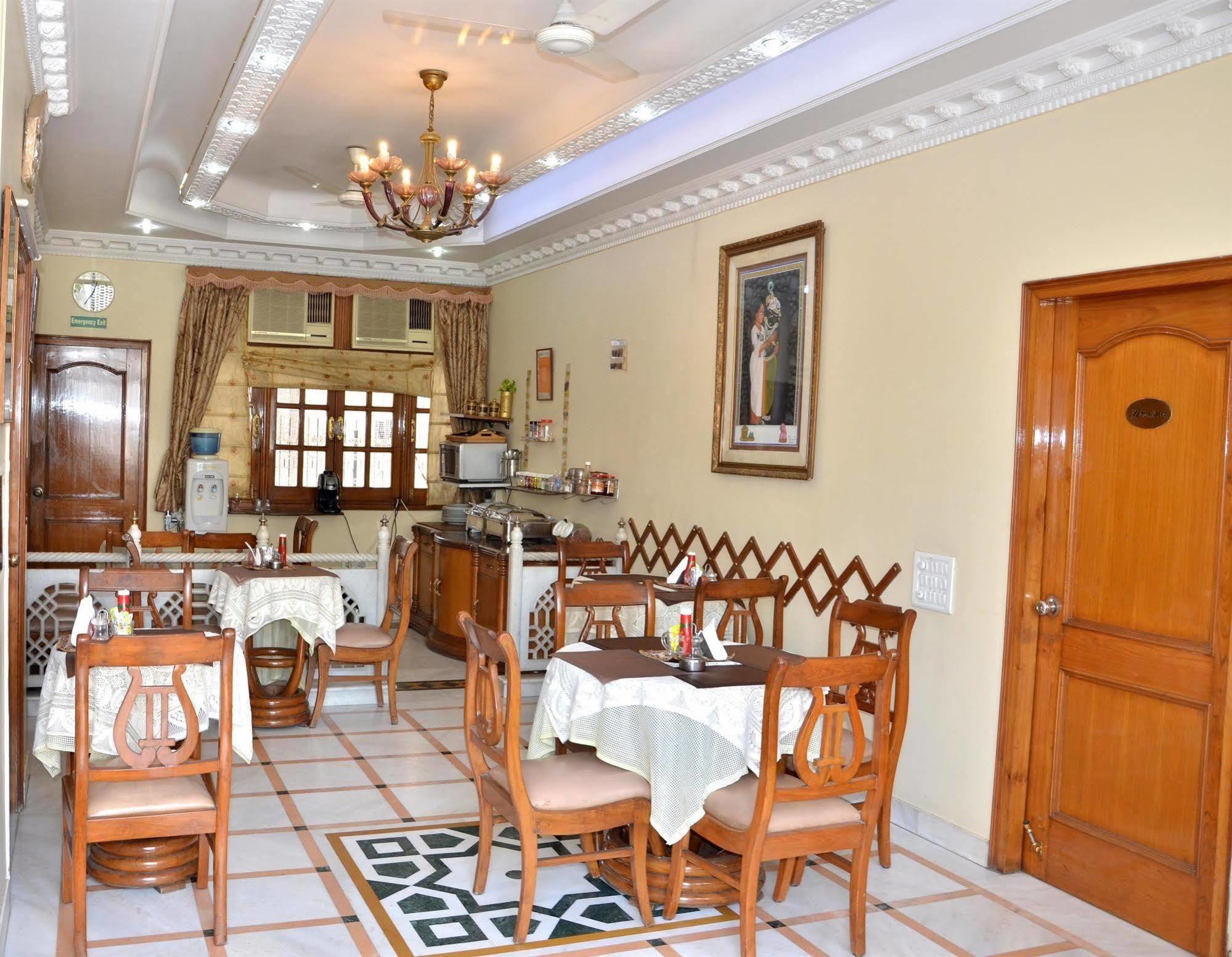 Bajaj Indian Home Stay New Delhi Bagian luar foto