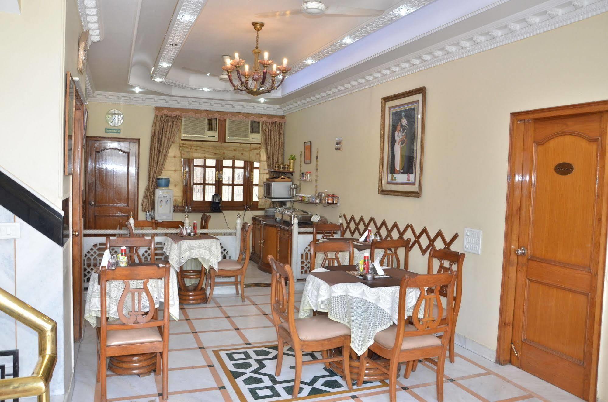 Bajaj Indian Home Stay New Delhi Bagian luar foto